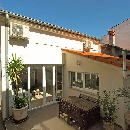 בית נופש House Kada 1572 פולה